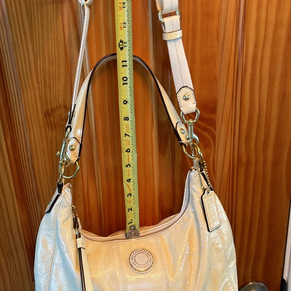 Coach F19282 Signature Stitched Patent Leather Shoulder Bag Purse Cream - Picture 13 of 13